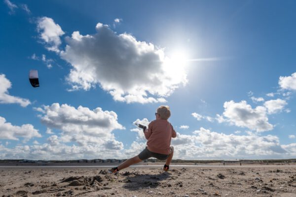 powerkiten op het strand