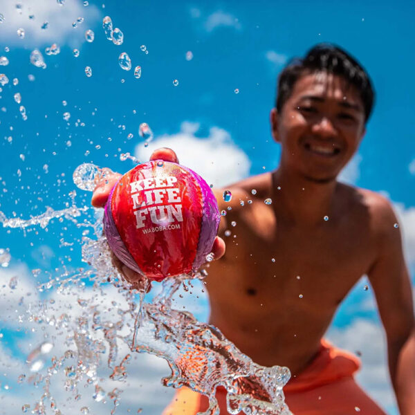 waboba bal in het water